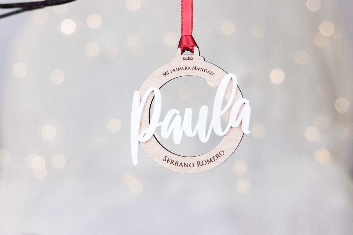 Bola-de-navidad-nombre-madera-kuko-studio.jpg