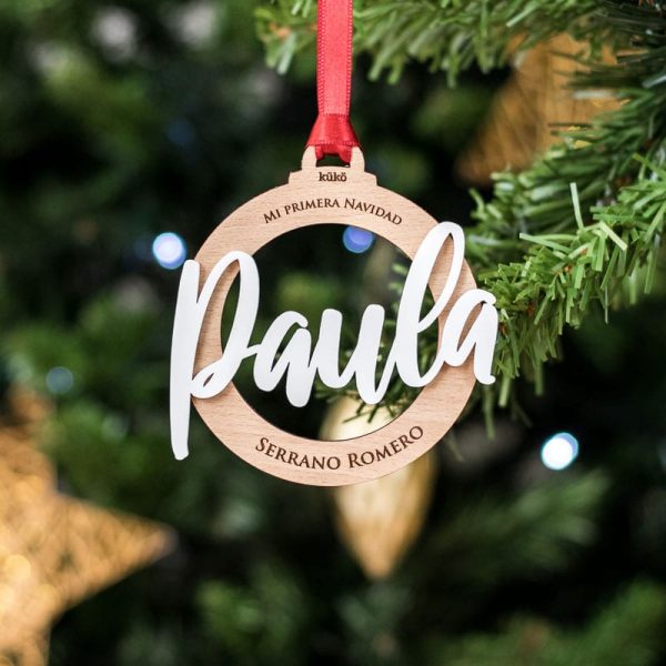 Bola de Navidad de madera, personalizada con nombre y frase.