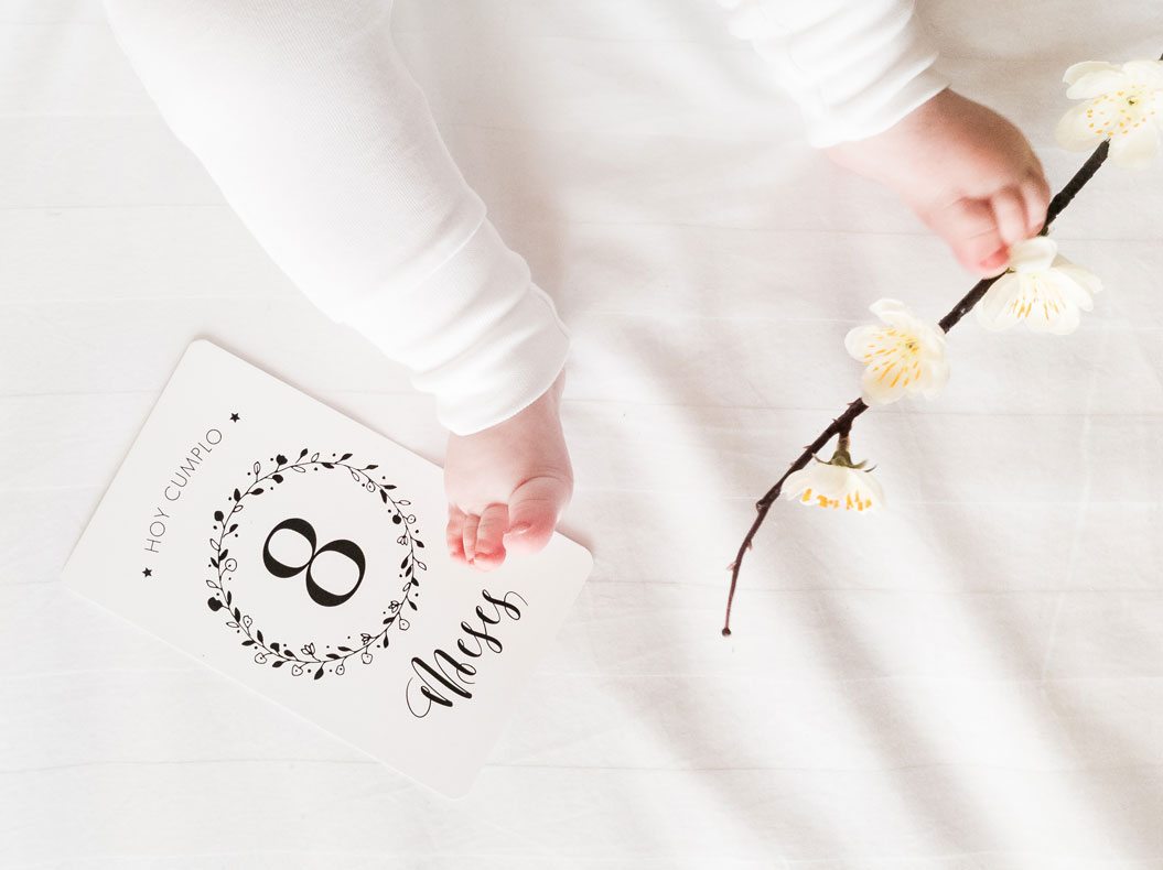 kuko-studio-milestone-cards-baby-aplicacion-8meses.jpg