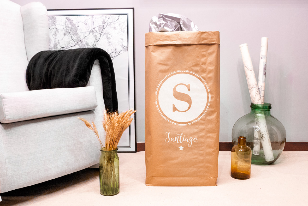 kuko-studio-saco-papel-saco-inicial-circulo-kraft-blanco-1.jpg