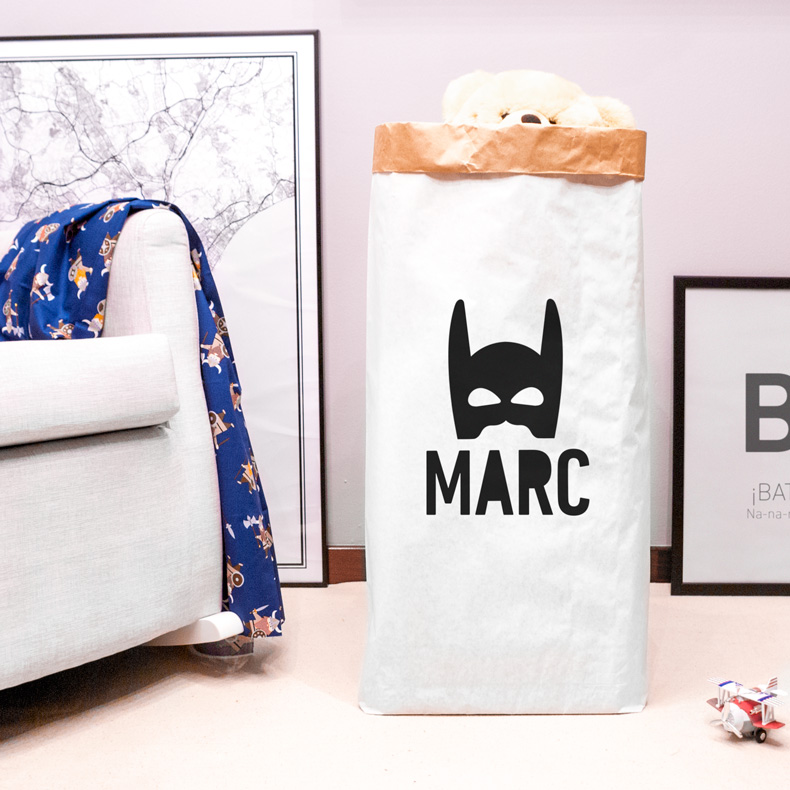 kuko-studio-saco-papel-saco-superheroe-blanco-negro_cuad.jpg