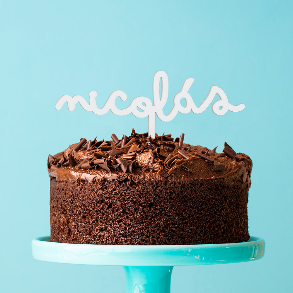 Pastel-topper-nombre-infantil-blanco-kuko-studio