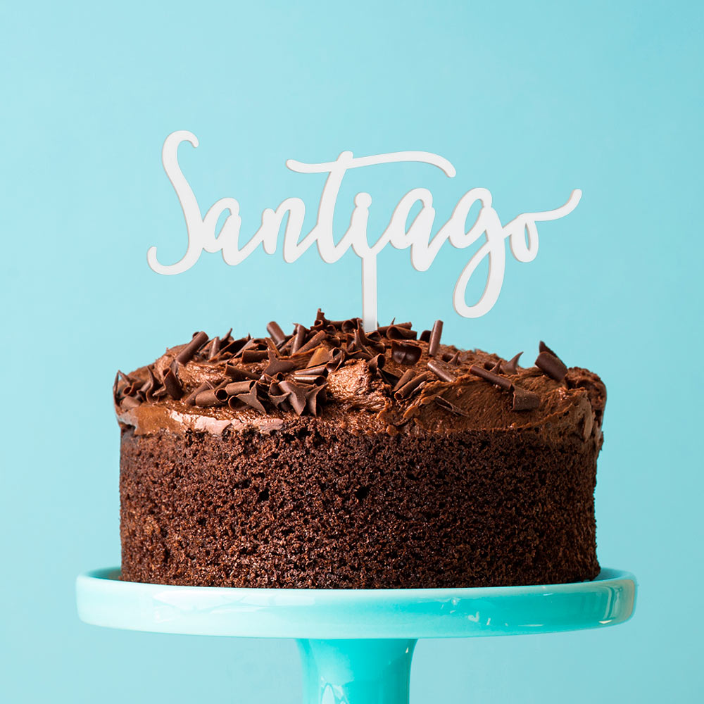 Pastel-topper-nombre-script-blanco-kuko-studio