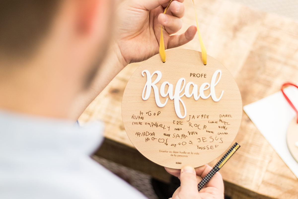 kuko-studio-placa-profe-rafael-Tipo2-fondo