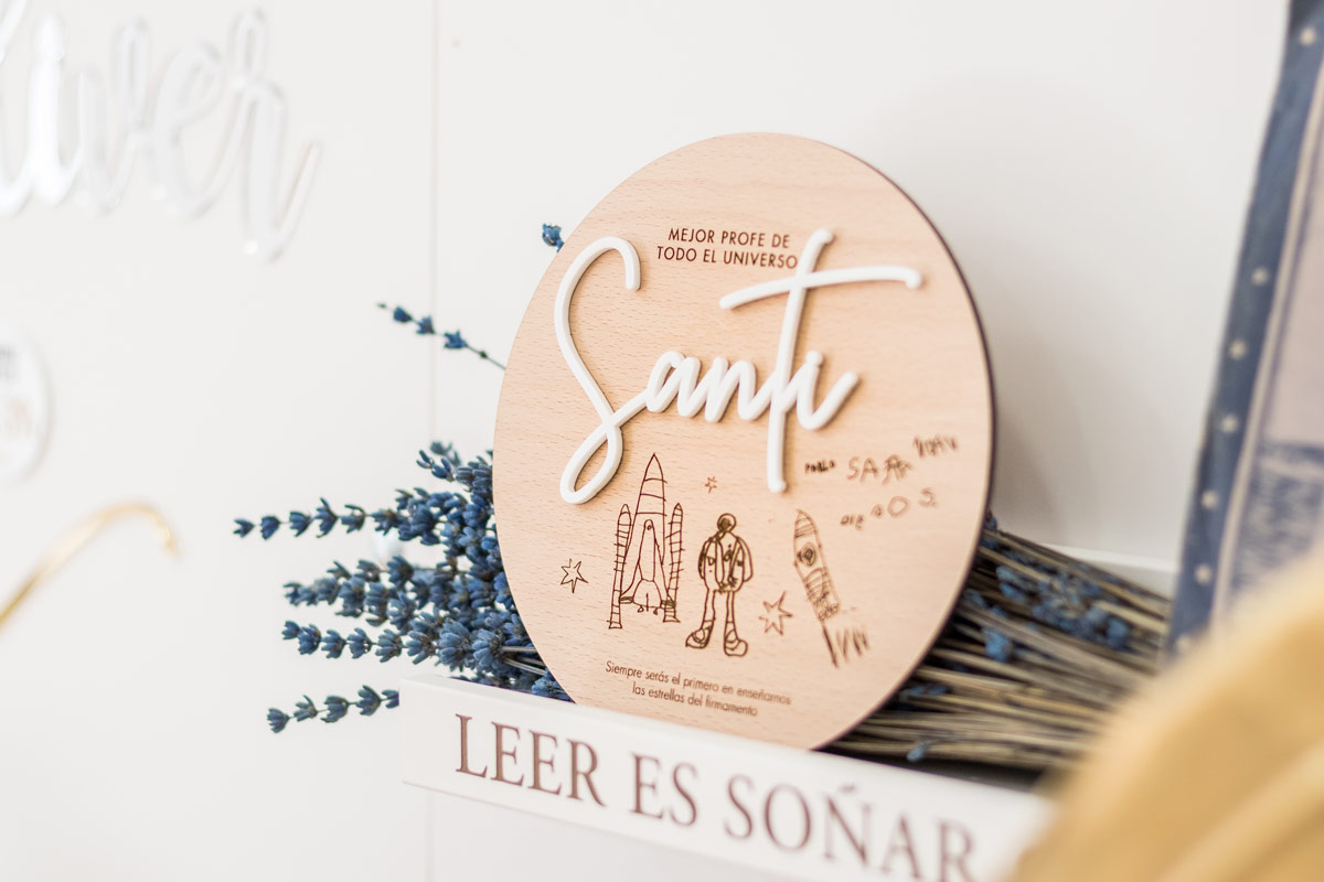 kuko-studio-placa-profe-santi-retrato-Tipo3