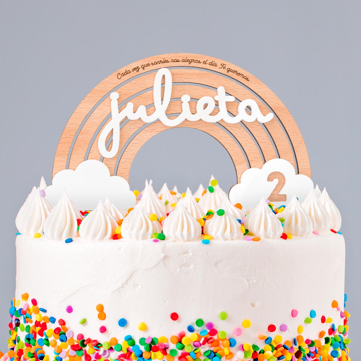 kuko-studio-cake-topper-arcoiris-relieve-madera-cuad