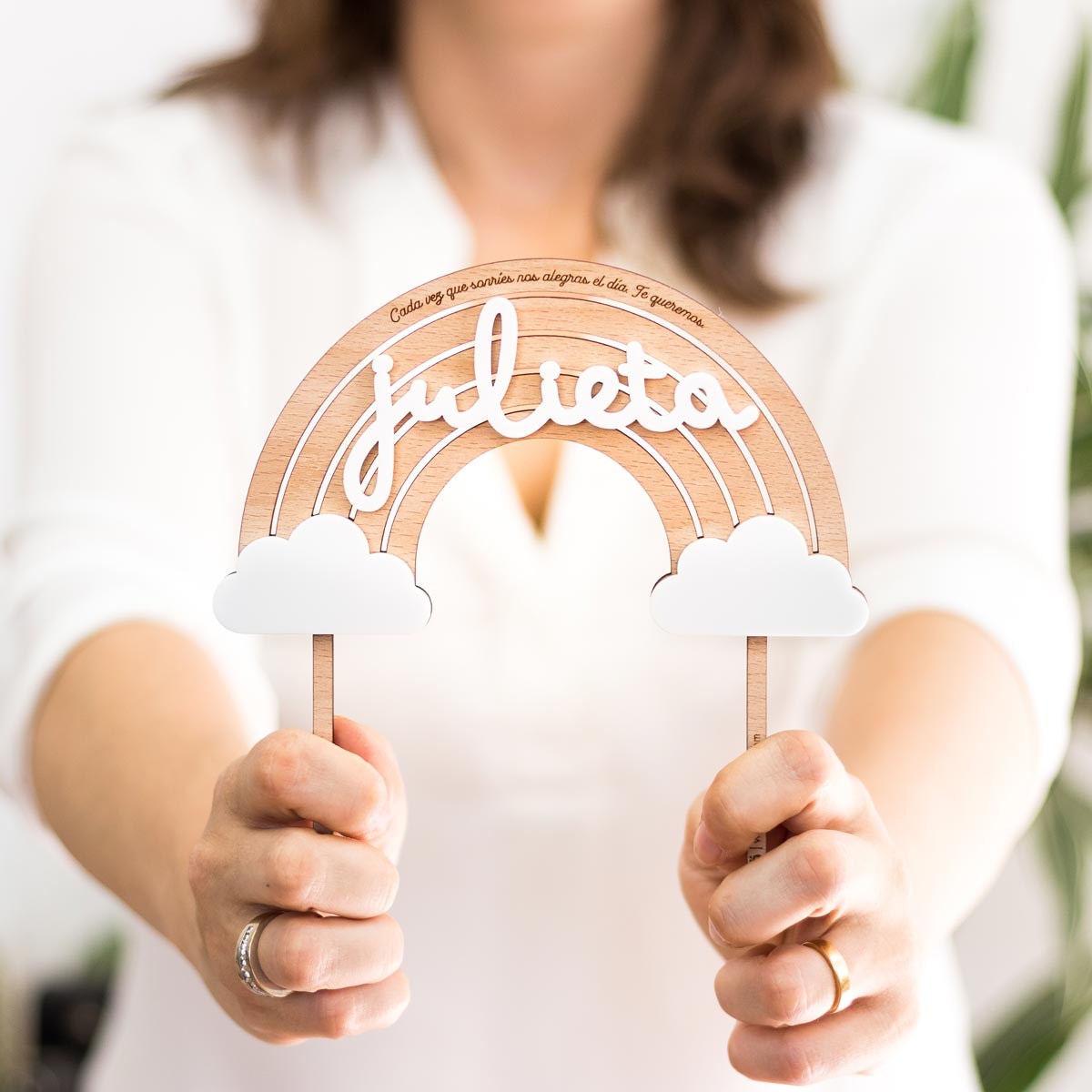 kuko-studio-cake-topper-arcoiris-relieve-manos