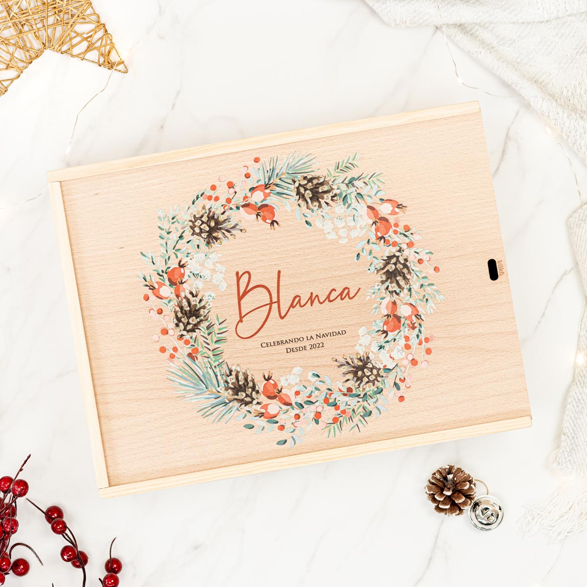 Caja-Navidad-madera-corona-pina-1200px