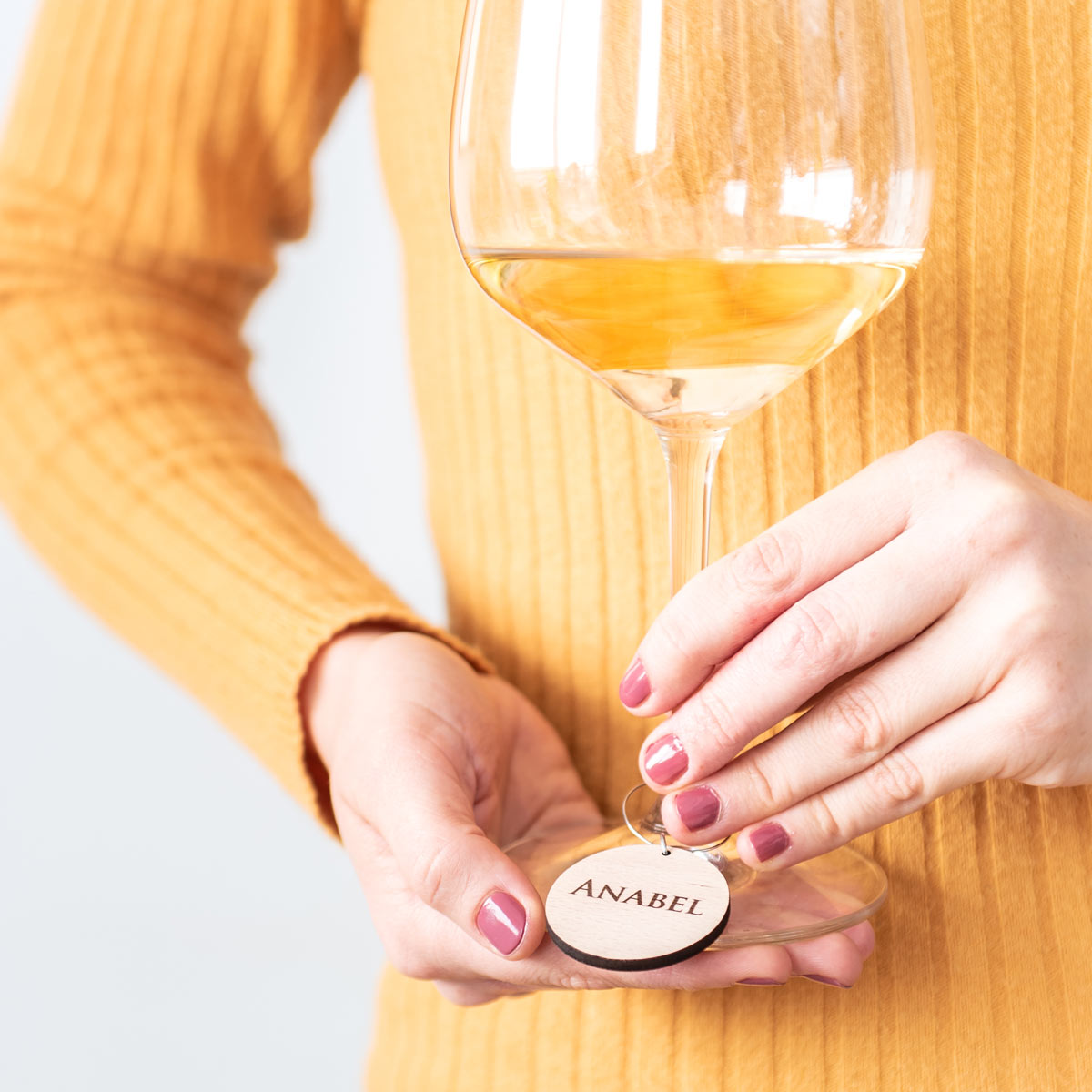 KUKOSTUDIO_marcacopas_pie-madera-1200