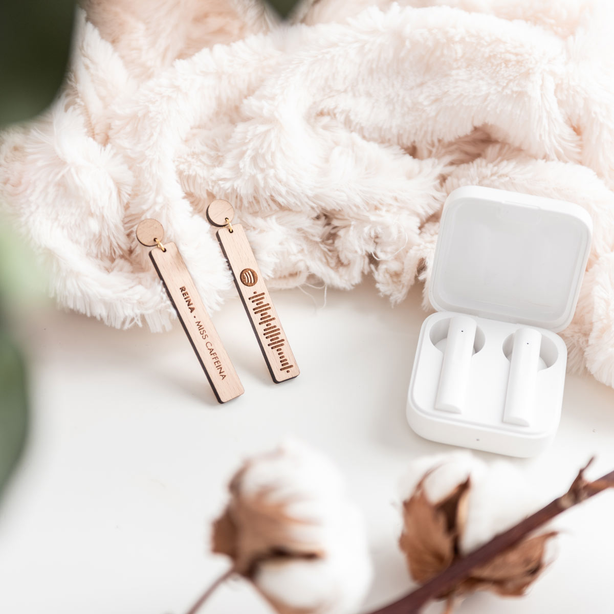 PENDIENTES_MADERA-1cancion-1200