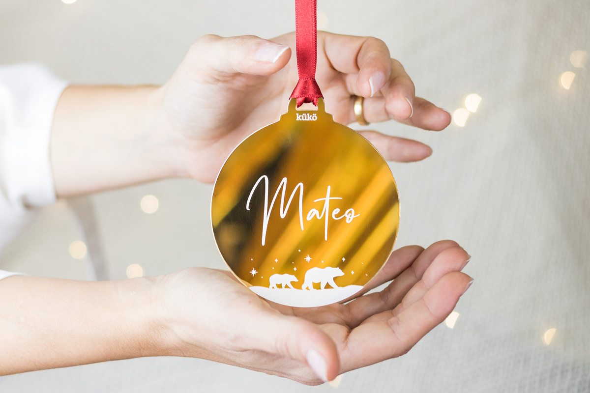 adorno-nombre-blanco-oro3-kuko-studio