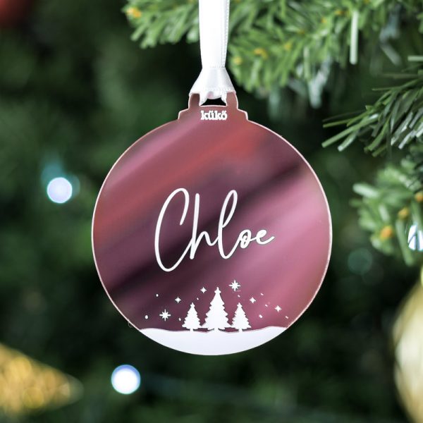 Adorno de Navidad en forma de bola para colgar personalizado con nombre (blanco y rosa)