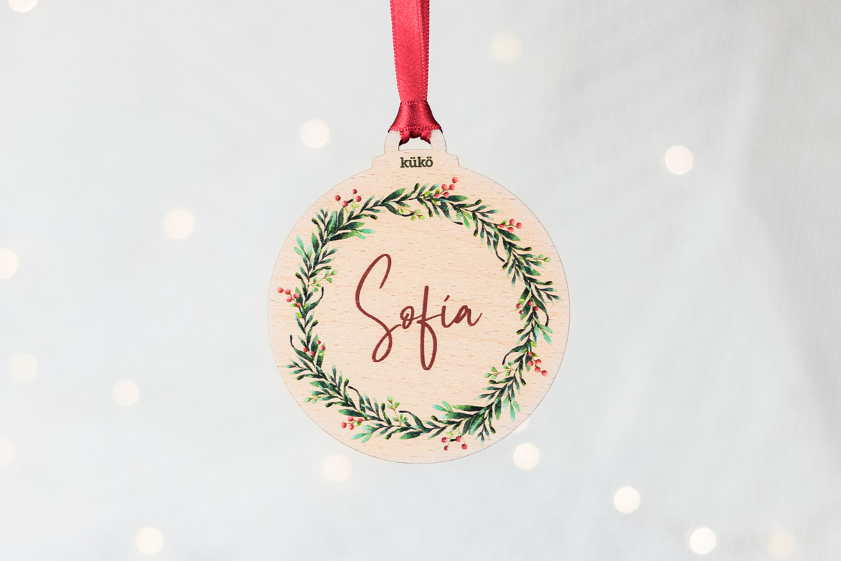 Kuko Studio - Adorno de Navidad de madera personalizado Bola de Navidad de madera para colgar, personalizada con nombre.