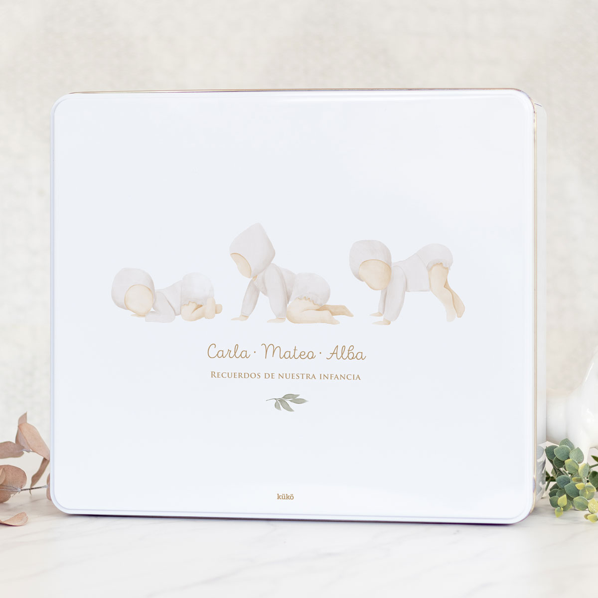 caja_metal_3Bebes_cursiva_hojas_kuko_studio-1200px