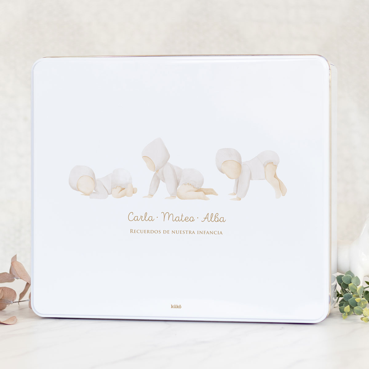 caja_metal_3Bebes_cursiva_kuko_studio-1200px