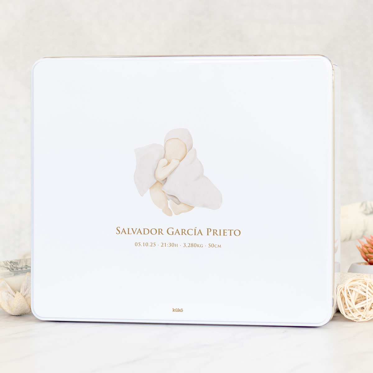 caja_metal_bebe_03_romana_kuko_studio-1200px-2