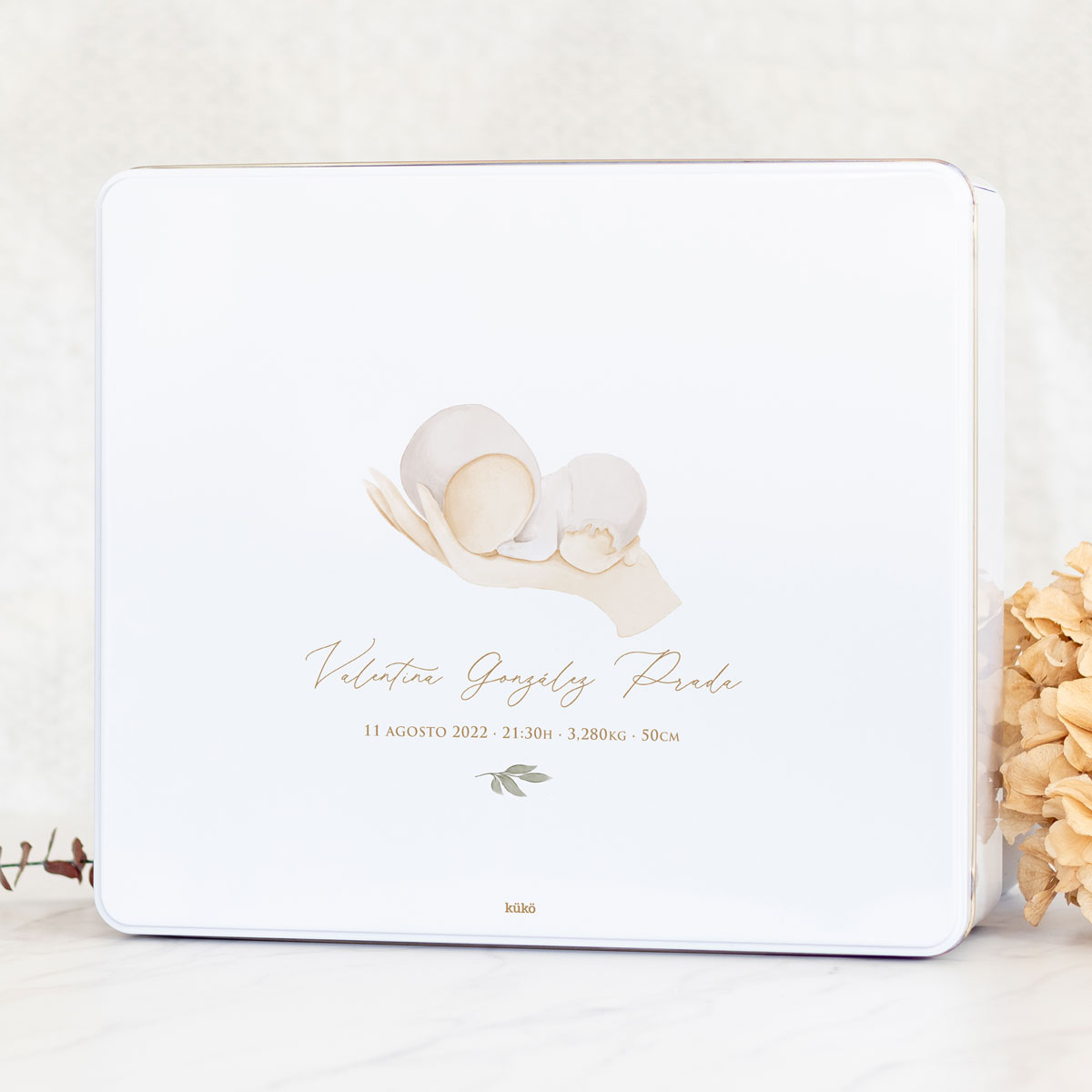 caja_metal_bebe_mano_lettering_hoja_kuko_studio-1200px-2