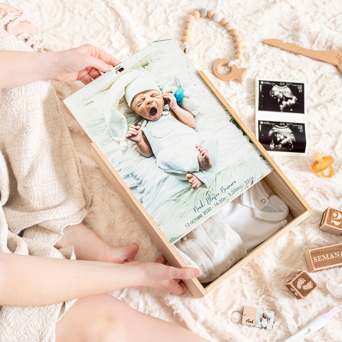 caja_nacimiento_foto_madera_grande_vertical_kuko_studio-03