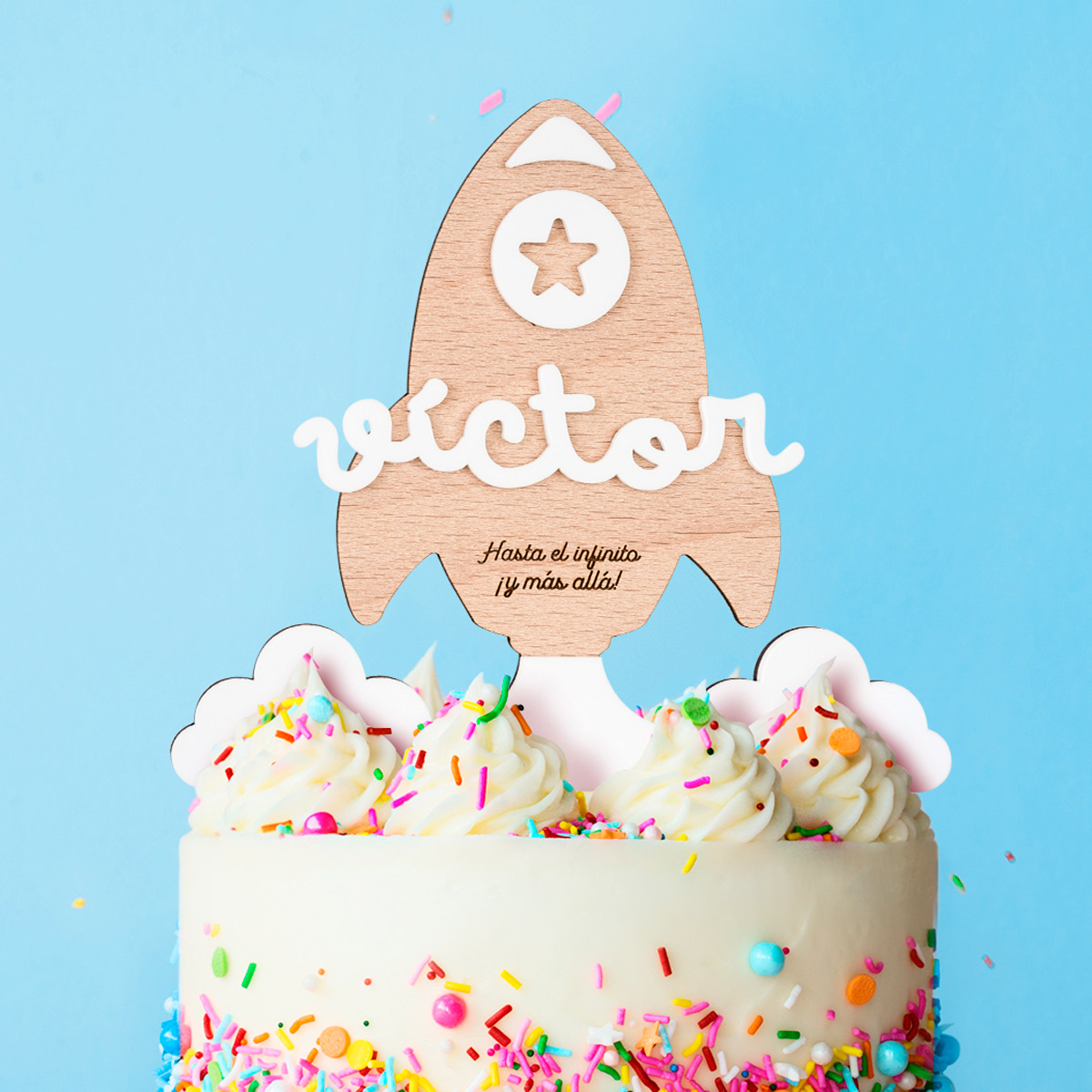 cake-topper-cohete-madera-azul-kuko-studio