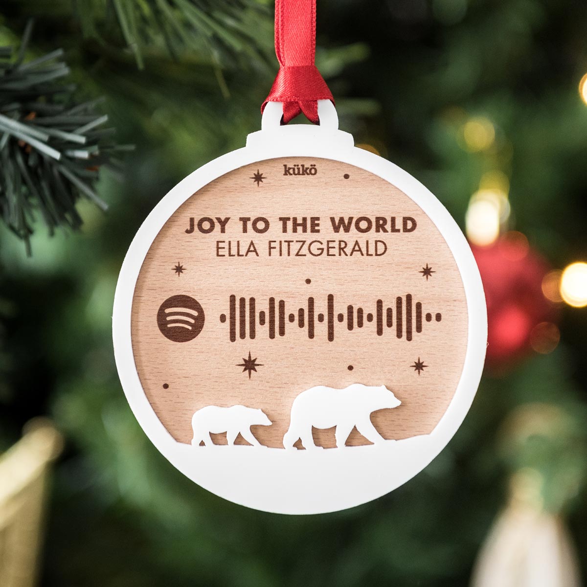 kuko-adorno-spotify-madera-1200px