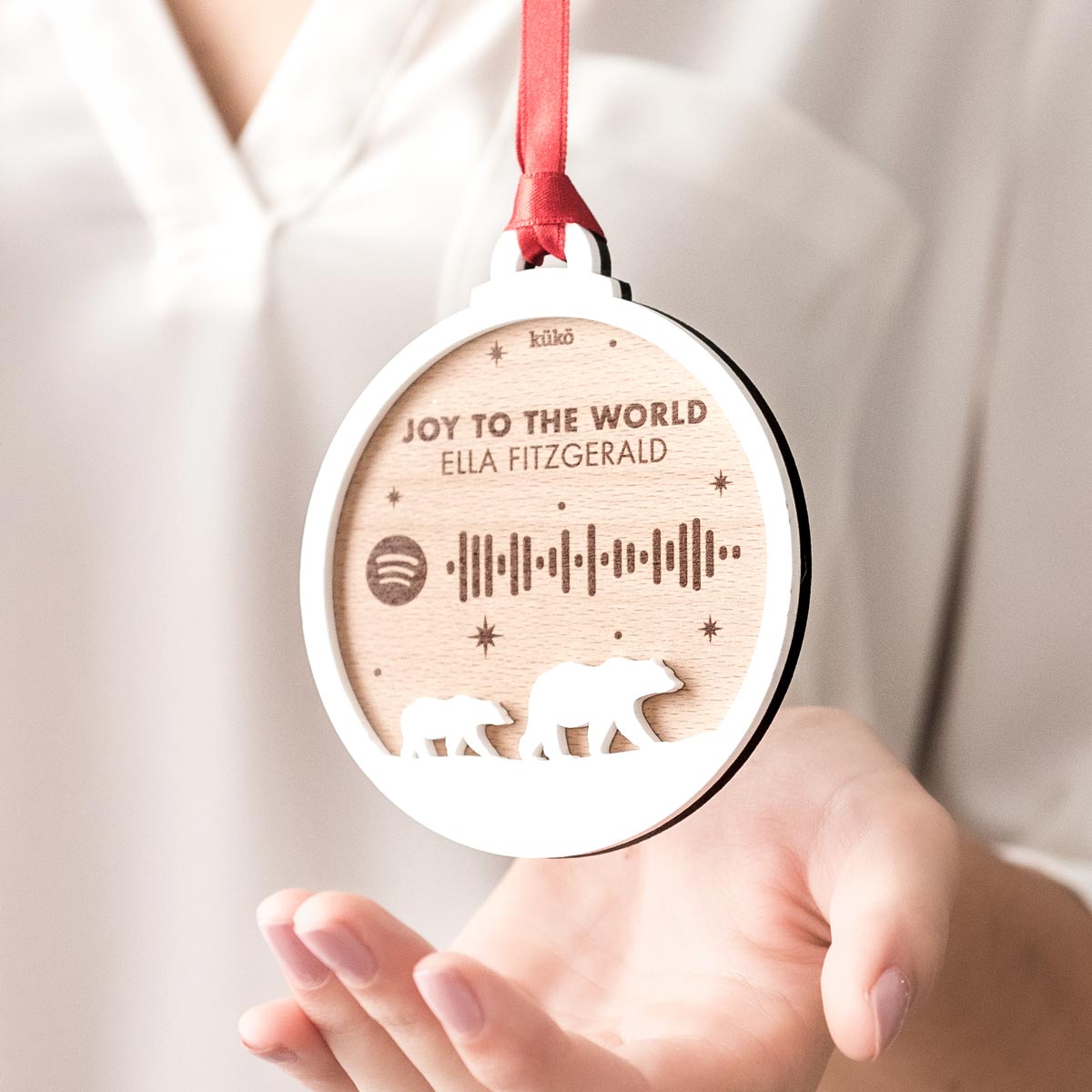 kuko-adorno-spotify-madera2-1200px