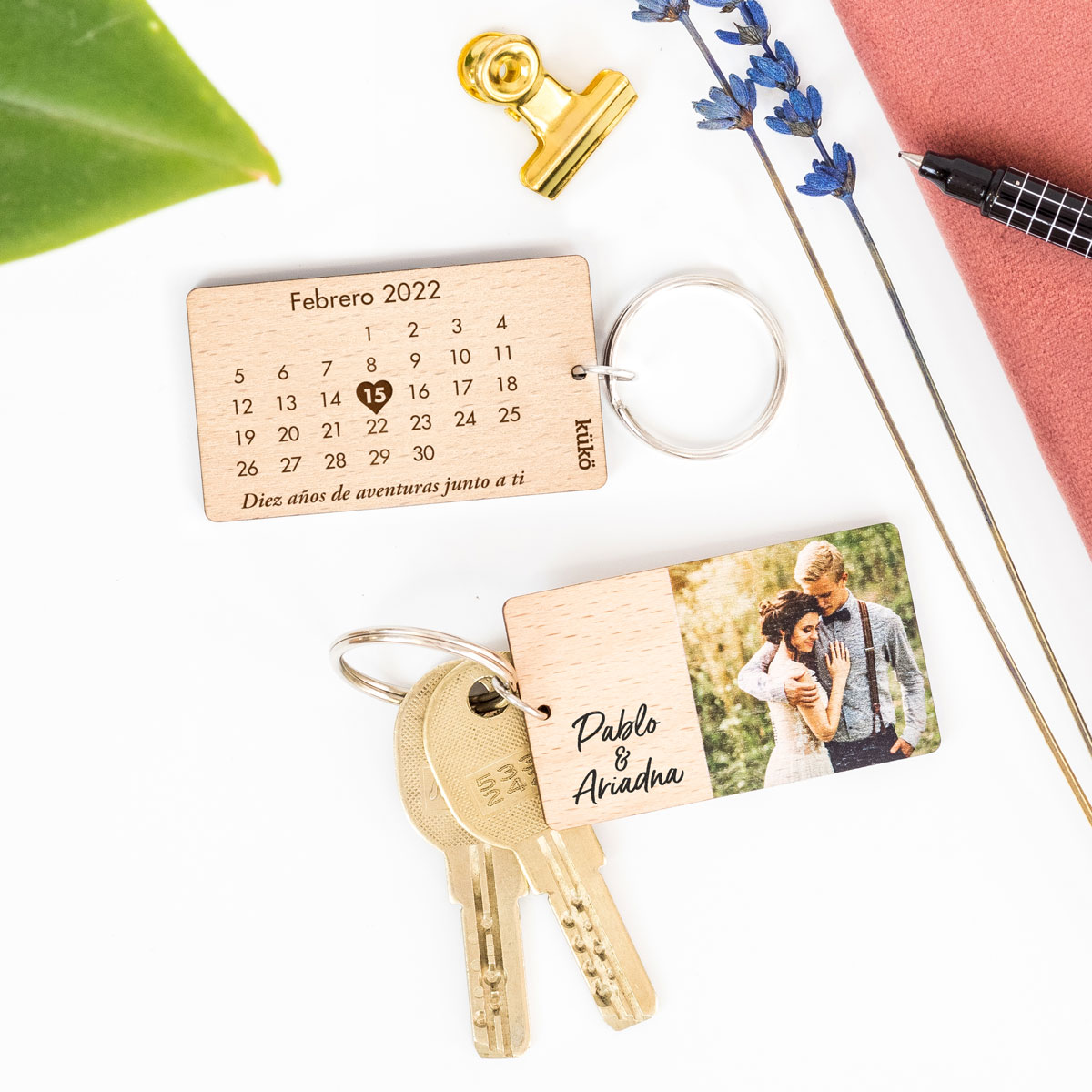 kuko-llavero-madera-enamorados