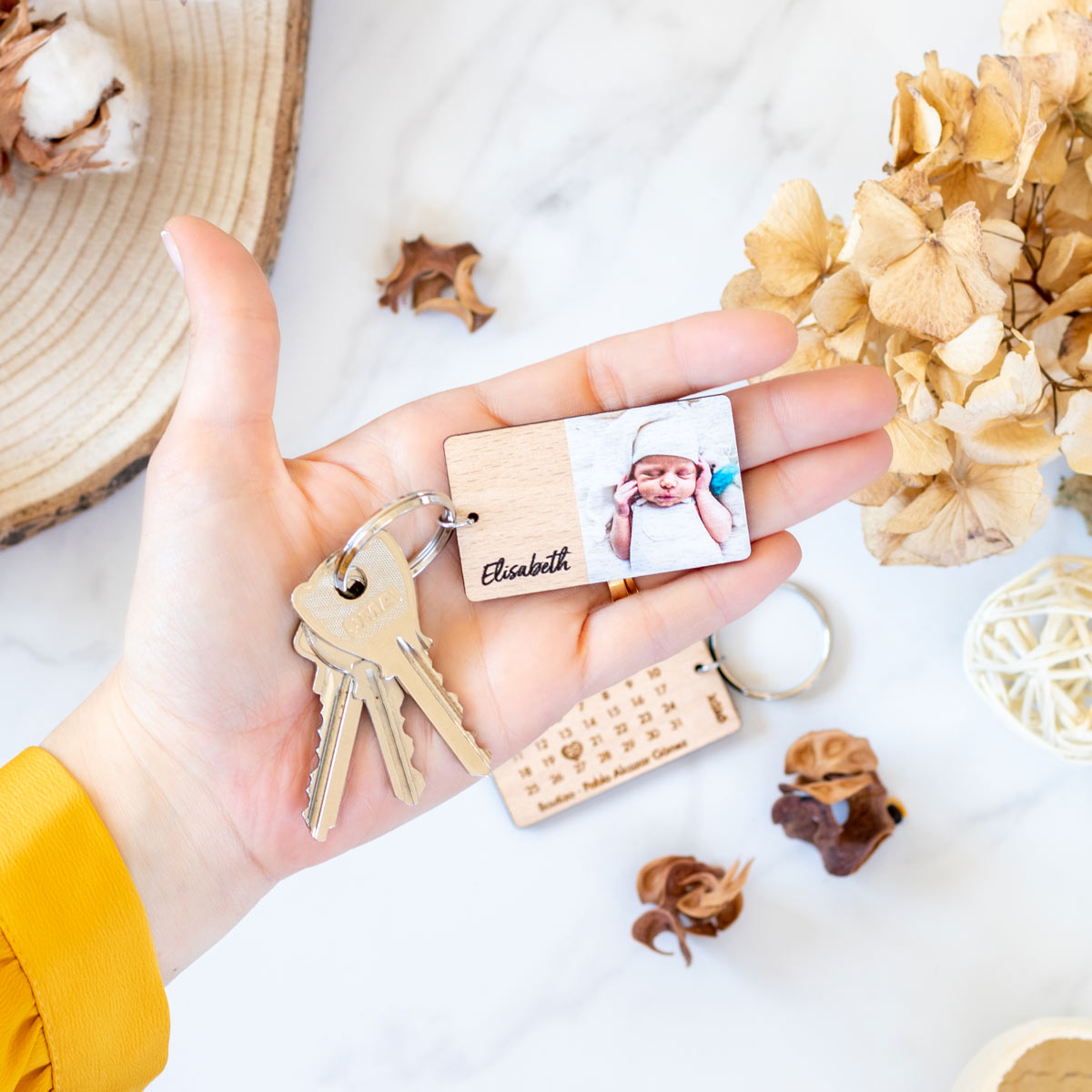kuko-studio-llavero-bautizo-madera-1200-frontal