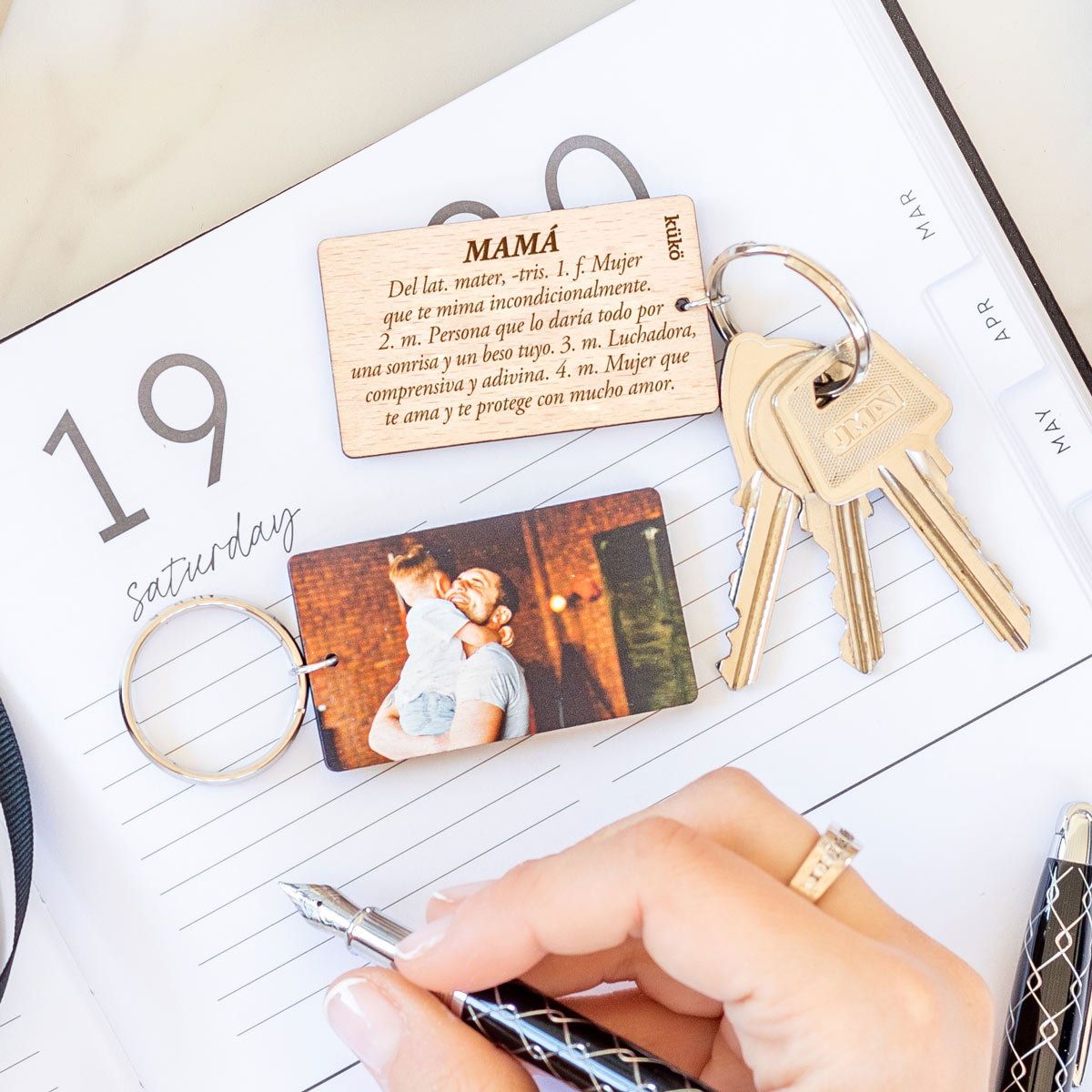 kuko-studio-llavero-definicion-mama-2