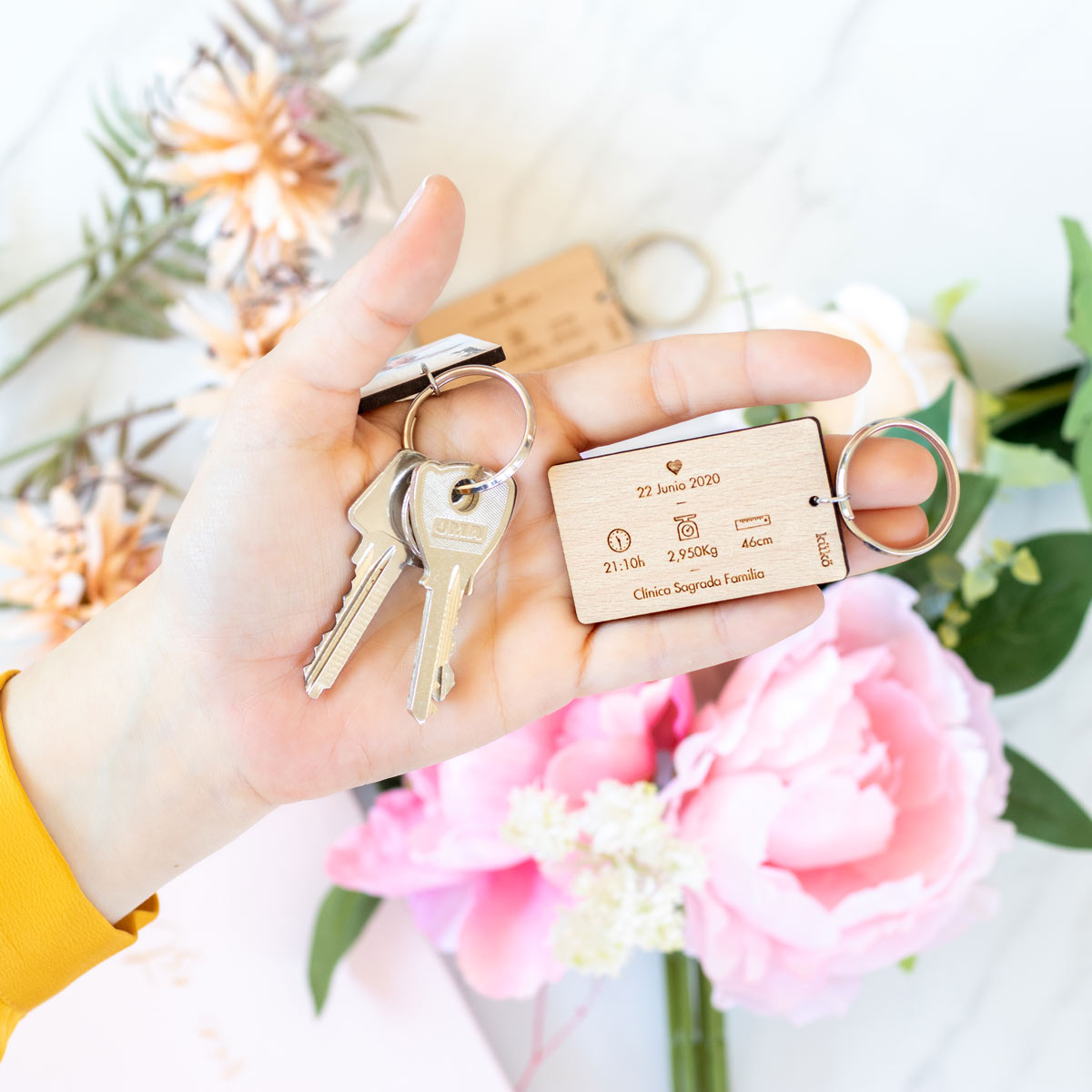 kuko-studio-llavero-nacimiento-madera-trasera