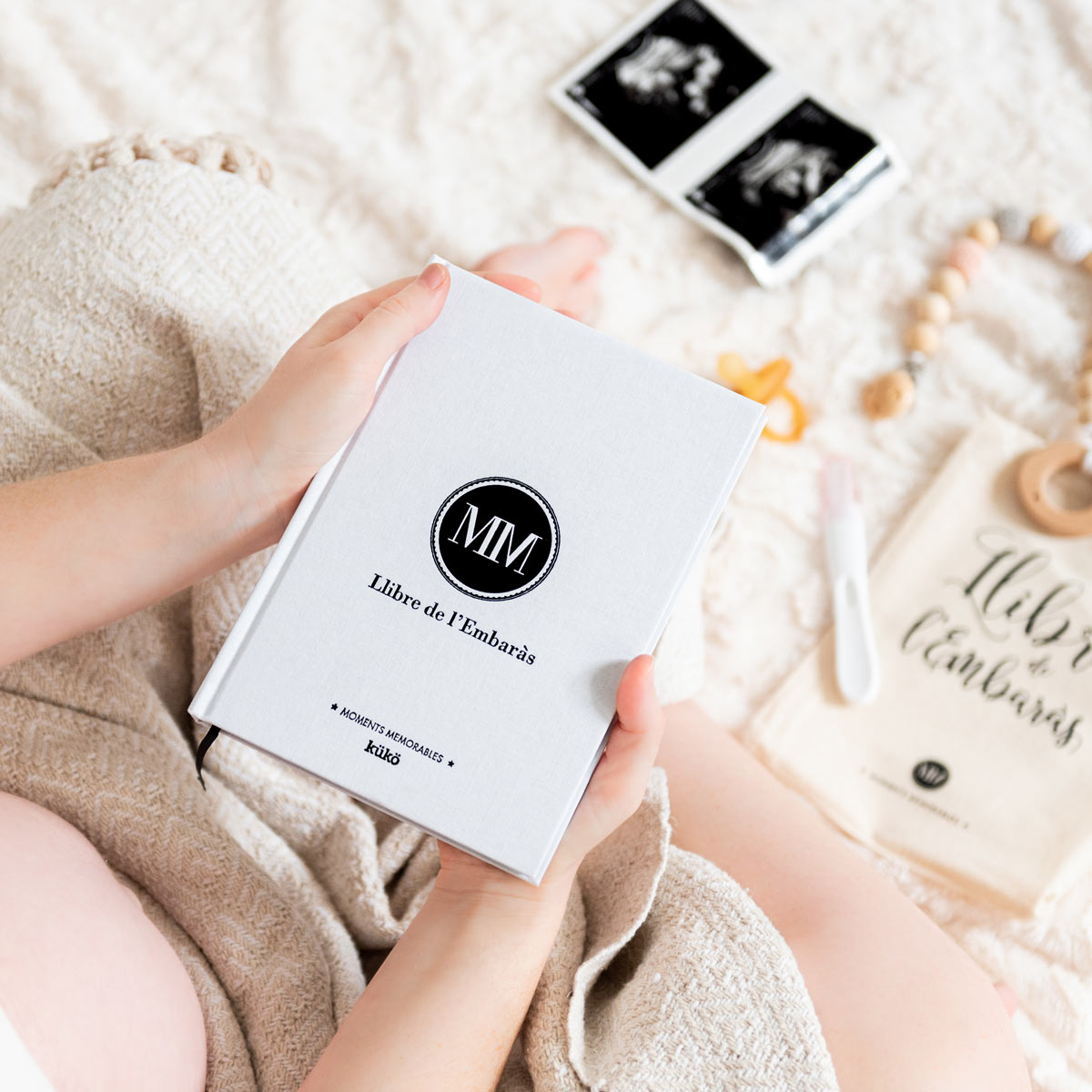 kuko-studio-llibre-embaras-cat-44-1200