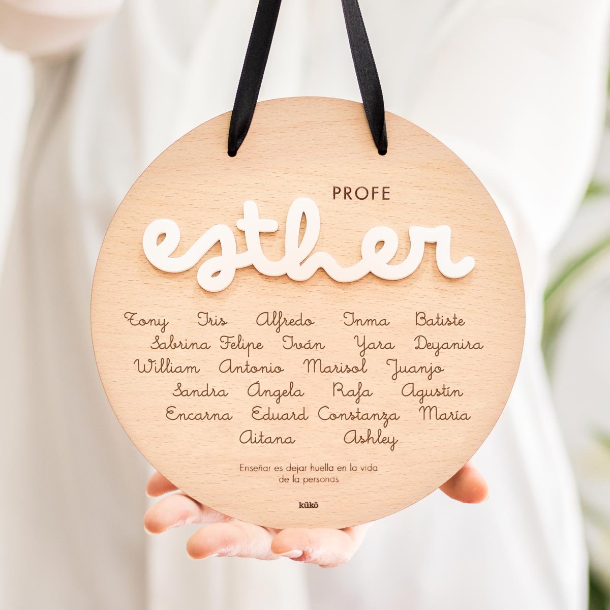 kuko-studio-placa-profe-nombres-mediana