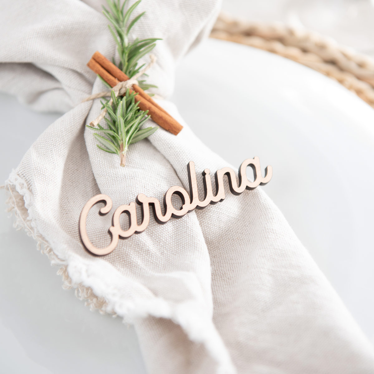 marcasitios-nombre-madera-kuko-studio-7-1200