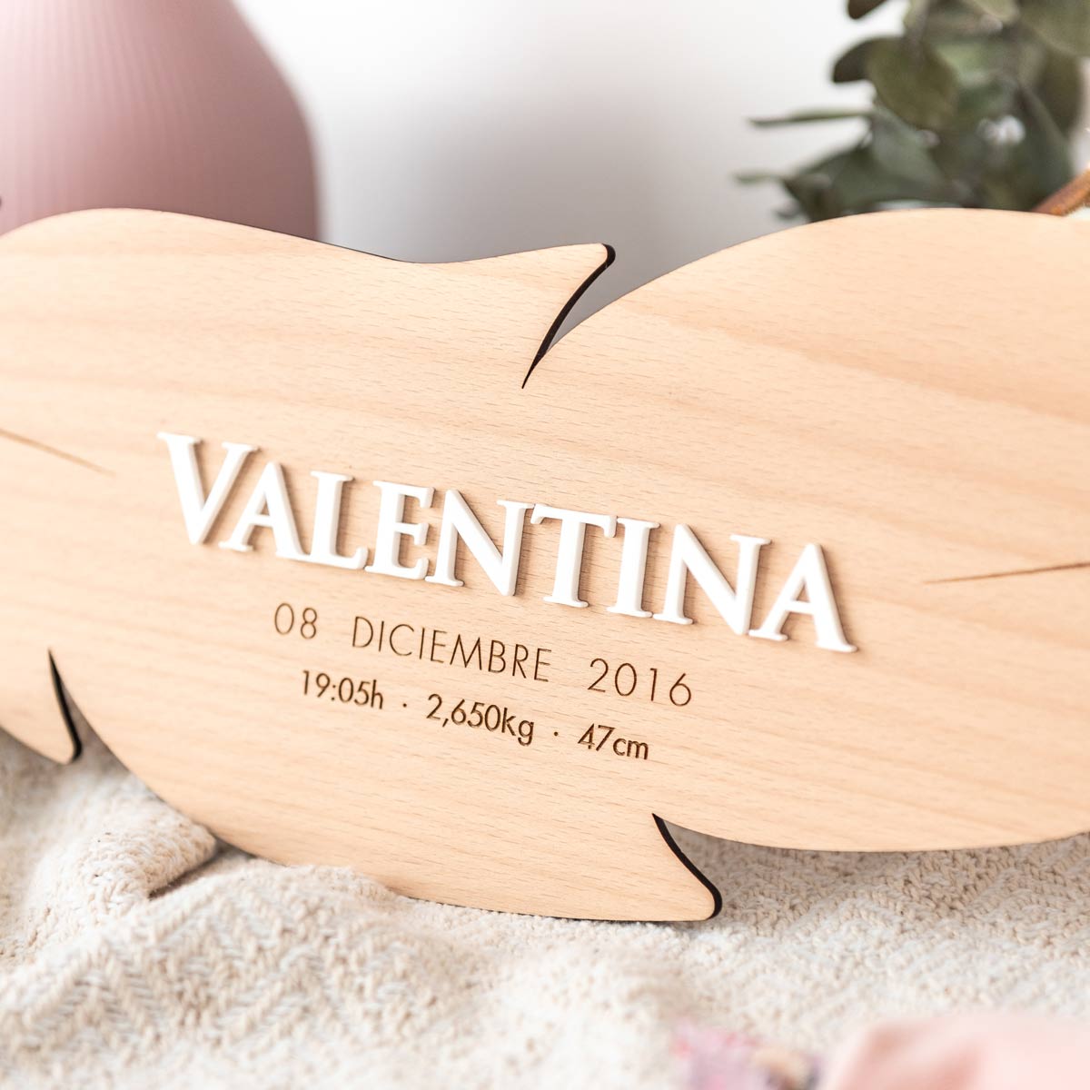 pluma_nacimiento_RELIEVE-MAYUSCULAS-kuko_studio-4