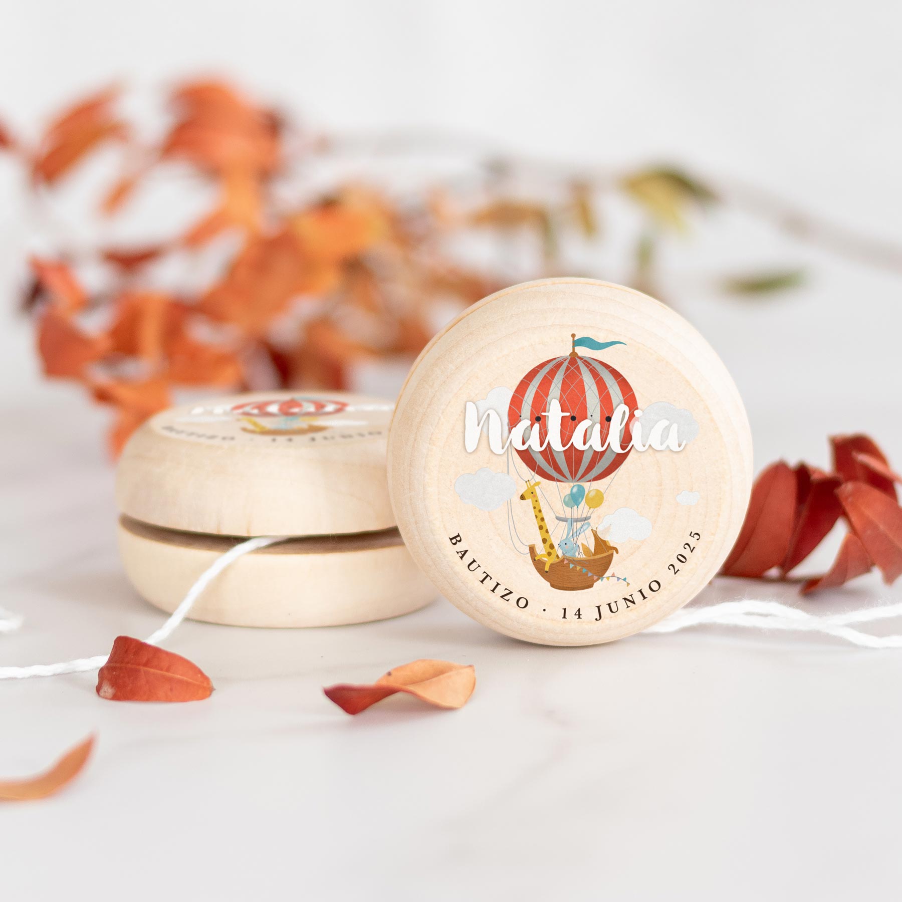 yoyo_madera_Globo-lettering-kuko_studio-1200px