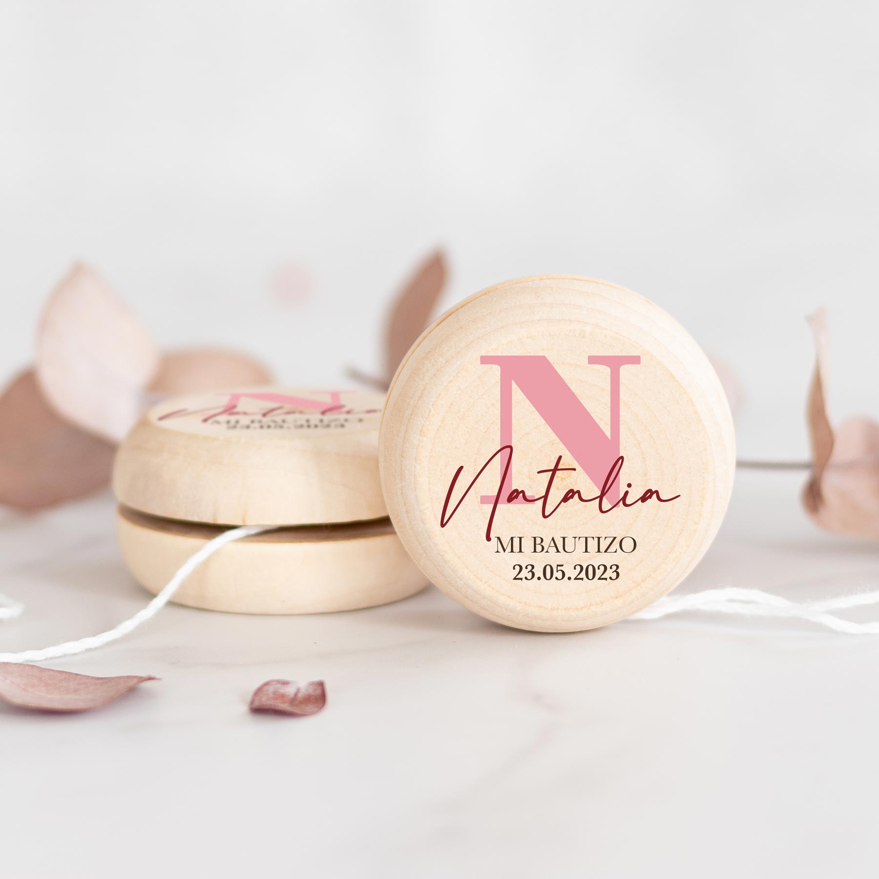yoyo_madera_Inicial-cursiva-rosa-kuko_studio-1200px