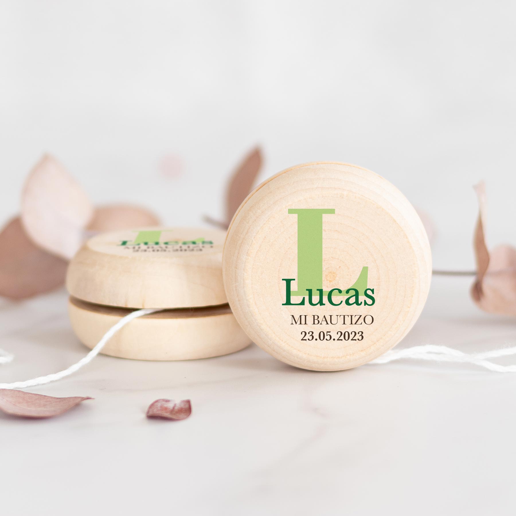 yoyo_madera_Inicial-serifa-verde-kuko_studio-1200px