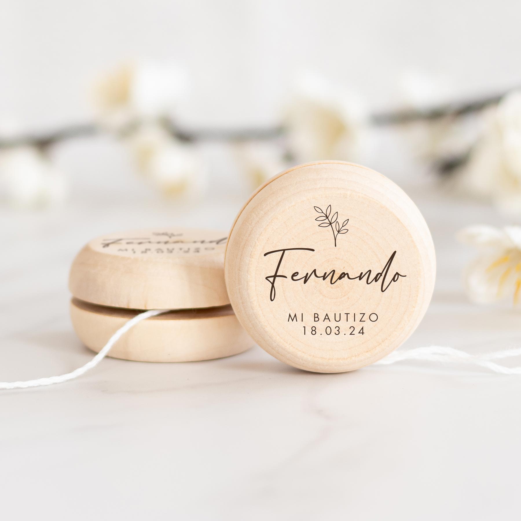 yoyo_madera_Olivo-marron-lettering-kuko_studio-1200px