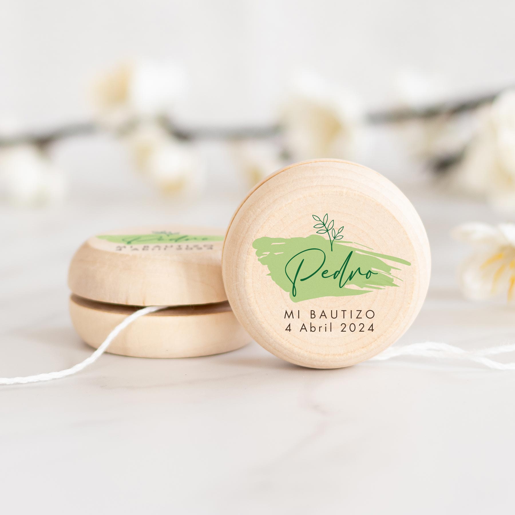 yoyo_madera_Olivo-verde-lettering-kuko_studio-1200px